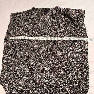 Banana Republic Black and Cream Abstract Top